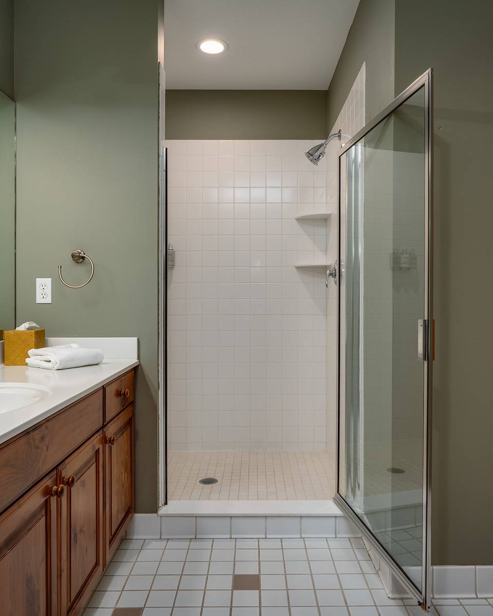 Alpine Village master bathroom at The Highlands