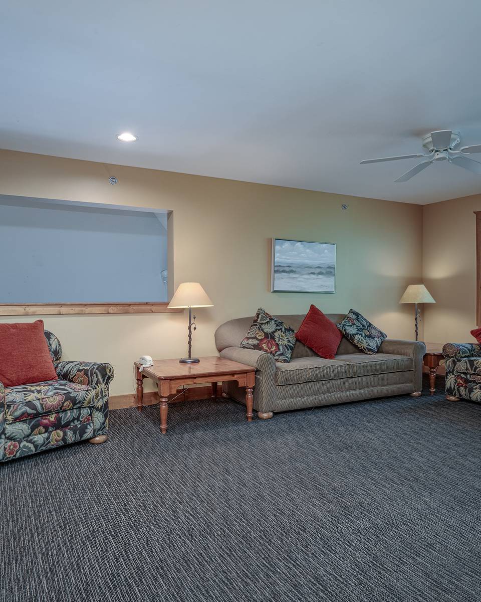 Alpine Village upstairs loft sitting area at The Highlands