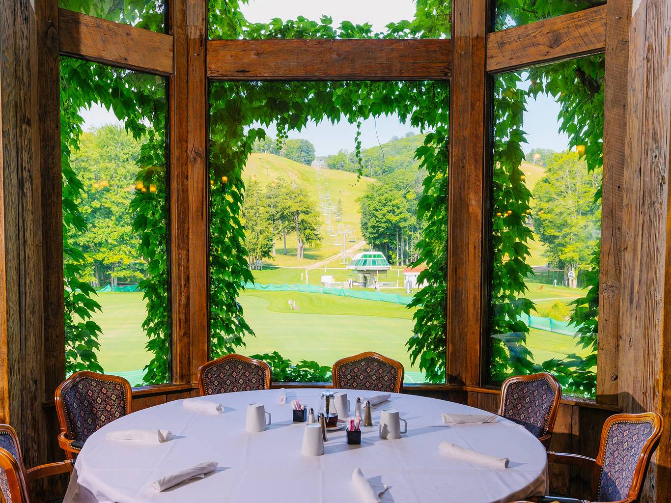 The Main Dining room at The Highlands